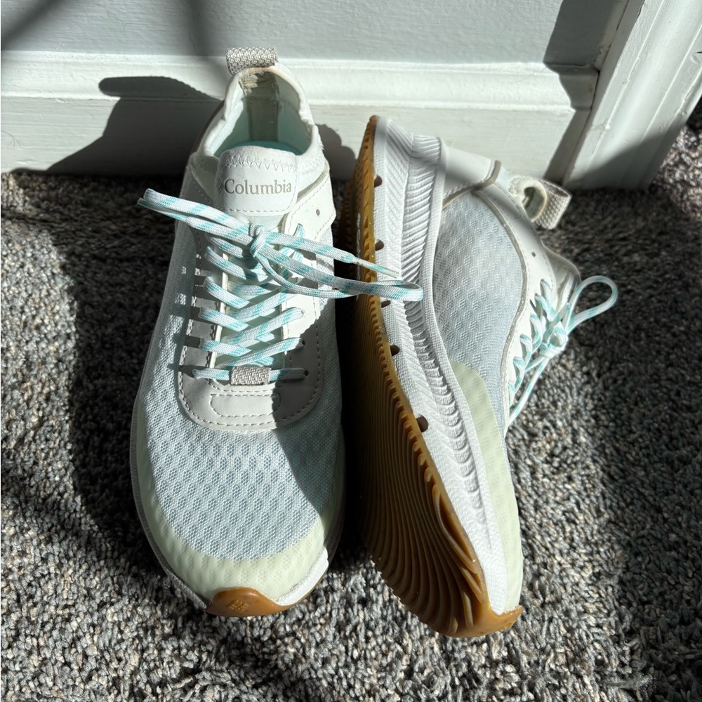 Columbia White and Light Green Athletic Shoes